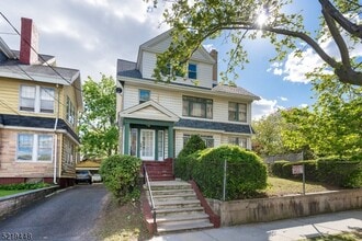 Building Photo - 148 Lyons Ave