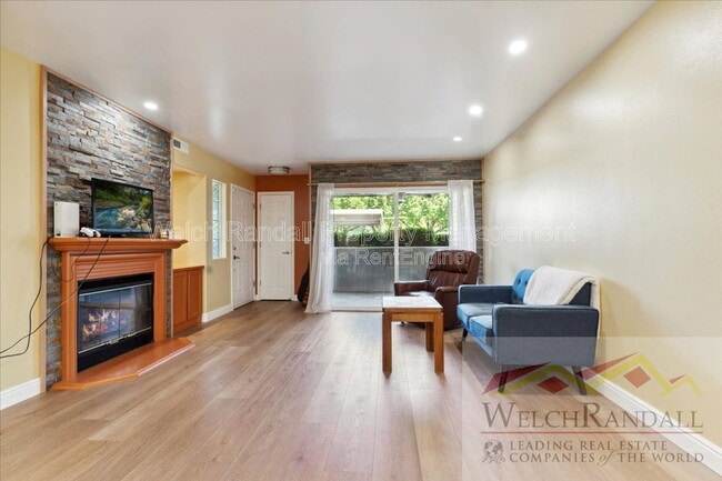Building Photo - 3831 S River Run Wy