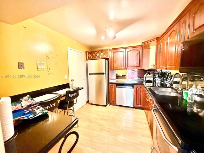 Building Photo - 1833 S Ocean Dr