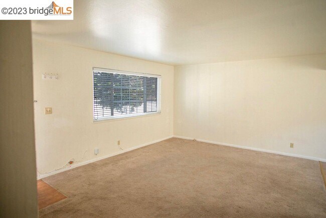 Building Photo - 3055 Davis St