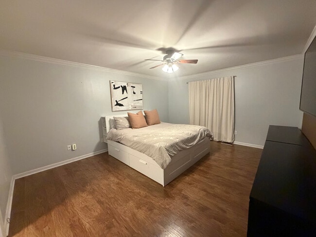 Building Photo - 5933 Old Plank Rd