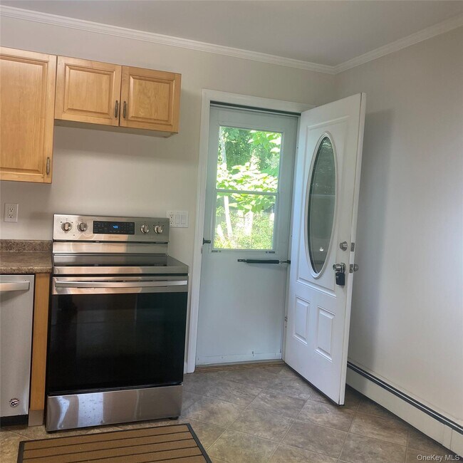 Foto del edificio - 282 Laurel Rd