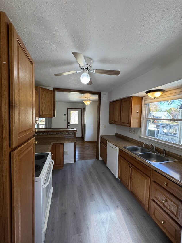 Foto principal - 337 W 2nd St
