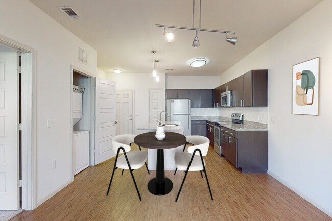 Foto del edificio - 14125 Denver W Cir