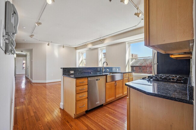 Building Photo - 1419 Clifton St NW