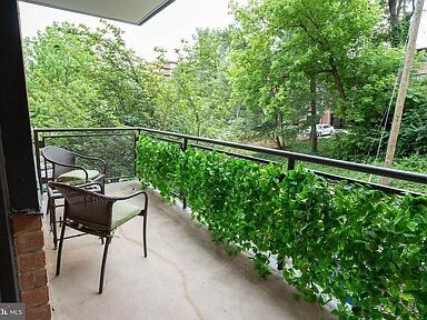 Foto del edificio - 4390 Lorcom Ln