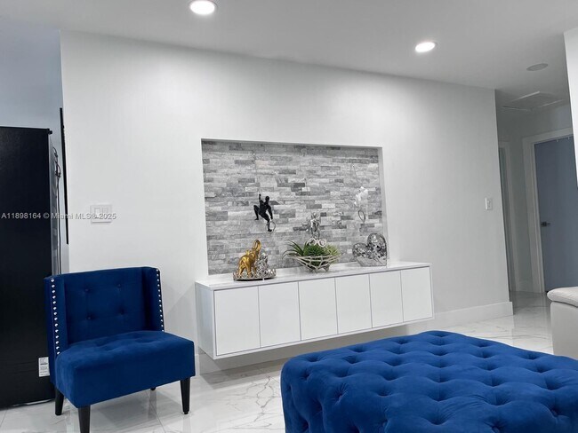 Building Photo - 209 NW 46th Ave