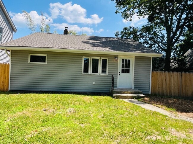 Building Photo - 191 Laurelton Dr