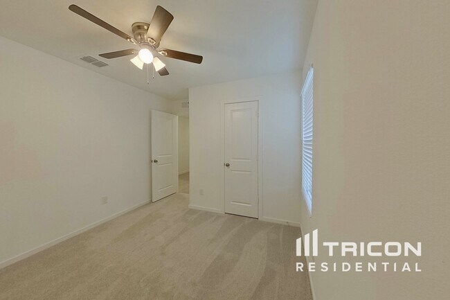 Foto del edificio - 834 Ginkgo Wy