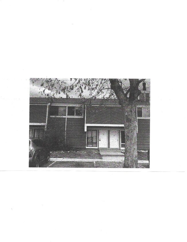 Front - 12193 E Ford Ave
