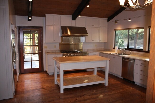 Foto del edificio - Wooded View Estate in Jacksonville