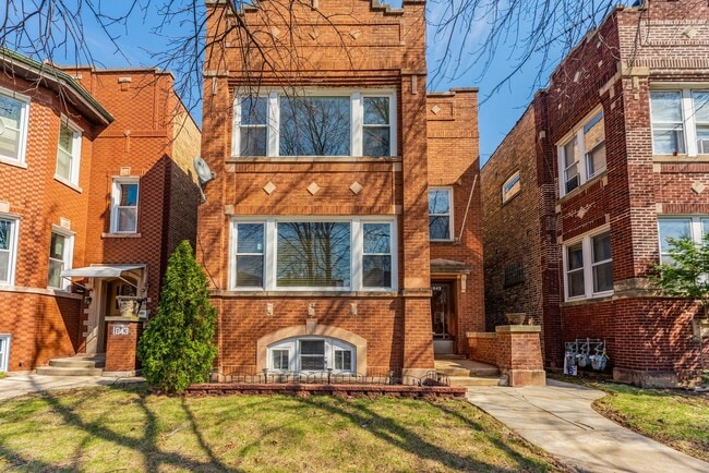 Building Photo - 1845 S Oak Park Ave