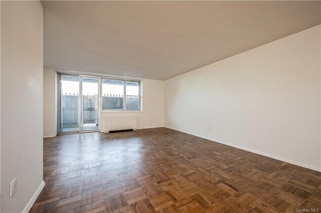 Foto del edificio - 499 N Broadway