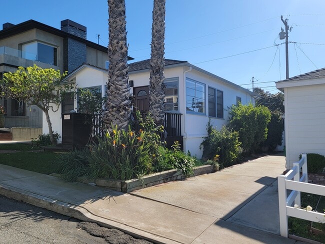 Building Photo - 408 Miramar Dr