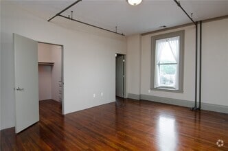 Building Photo - 401 W Main St