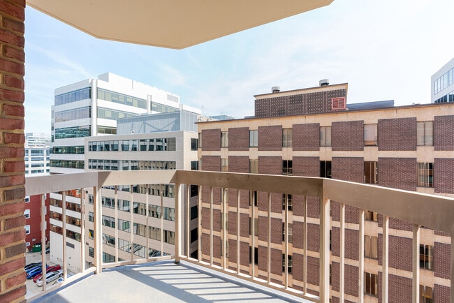 Foto del edificio - 2140 L St NW