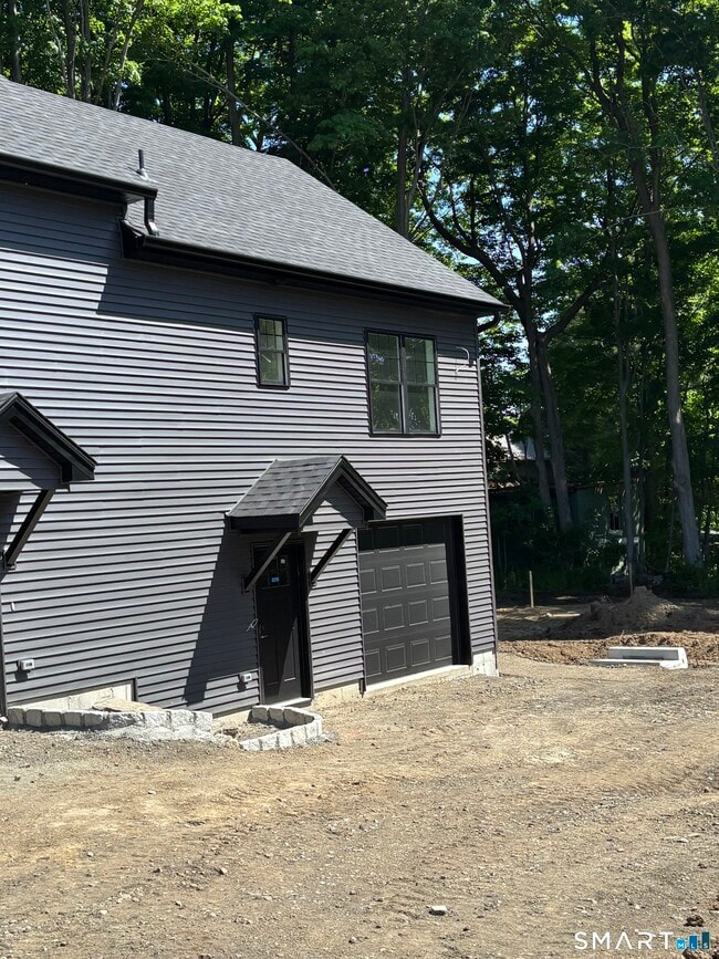 Building Photo - 9 Putnam Park Rd