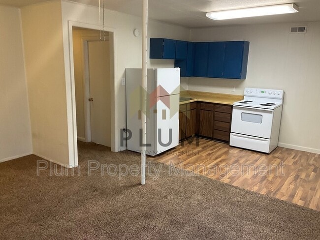 Building Photo - 3915 MT-200