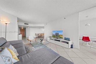 Building Photo - 3598 Yacht Club Dr