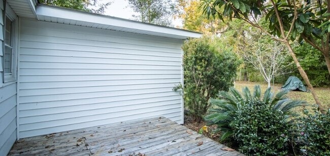 Building Photo - 240 Adams Rd
