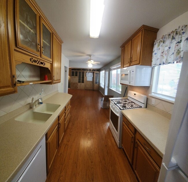 Building Photo - 2 bedroom 1 bath home in fantastic location