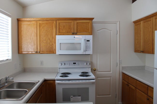 Building Photo - 470 E 1100 S