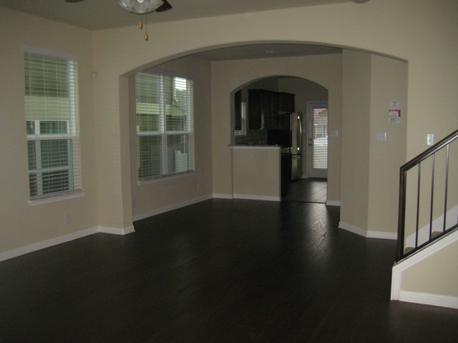 Foto del edificio - 706 Lost Pines Ln