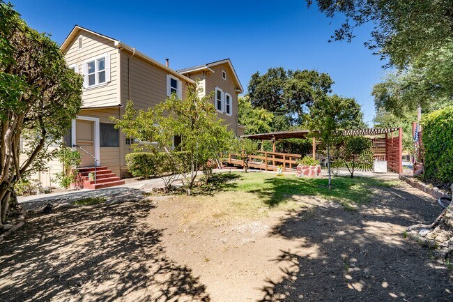 Foto del edificio - Historic Victorian Ranch Home