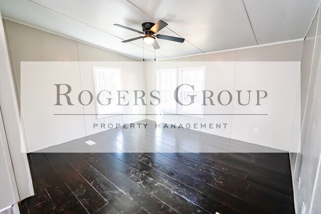 Foto del edificio - 992 Buchanan Rd