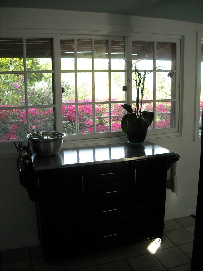 Foto del edificio - 2033 Park Dr