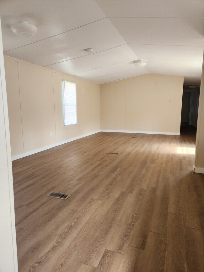 Foto del edificio - 19139 Groveway Dr