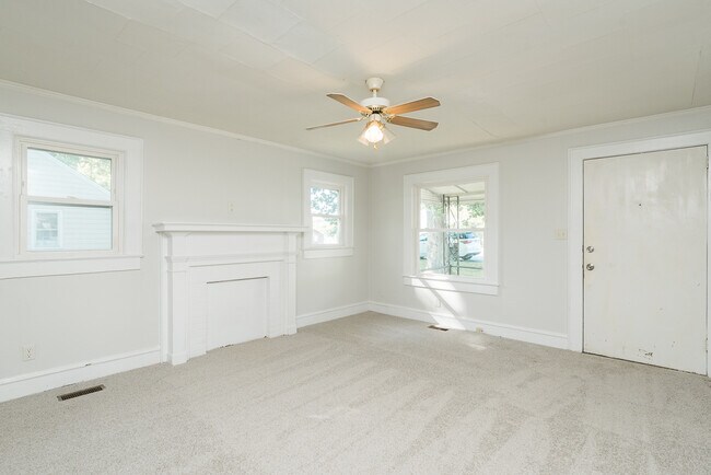 Building Photo - 1549 Albright Ave