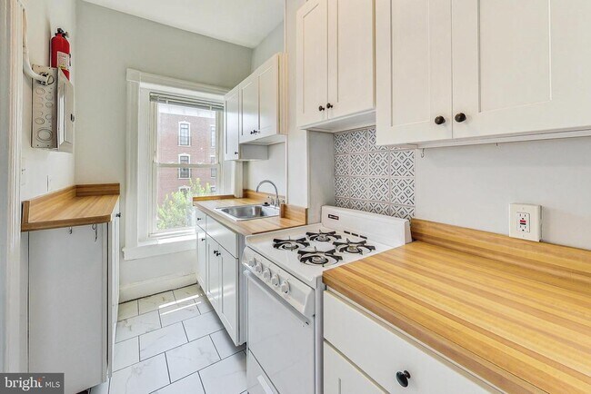 Foto del edificio - 2121 N St NW