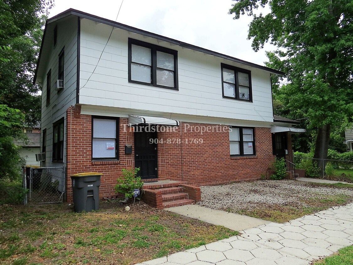 Primary Photo - 1206 Cherry St