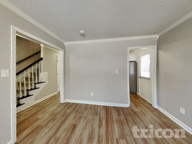 Building Photo - 104 Roundtree Ct