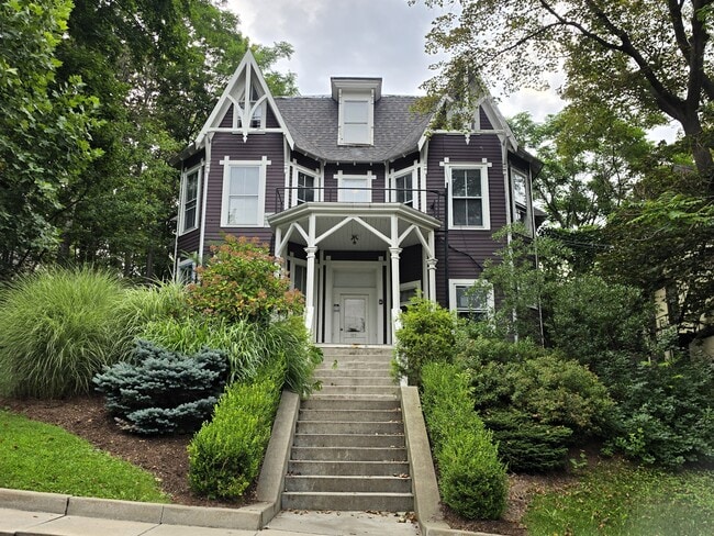Building Photo - 105 Dewitt Pl