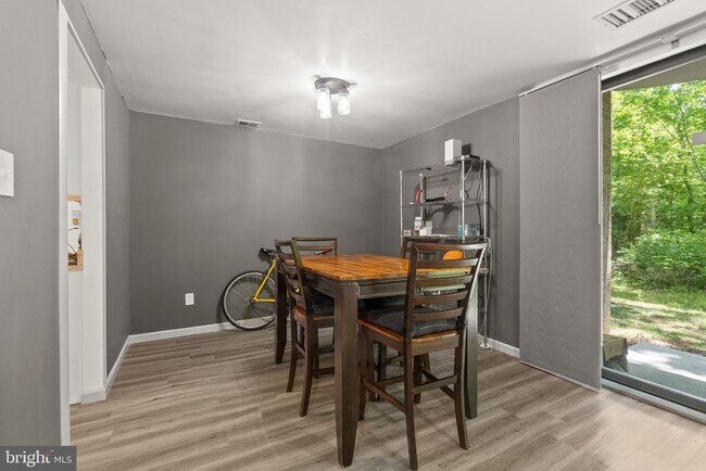 Foto del edificio - 3352 Huntley Sq Dr