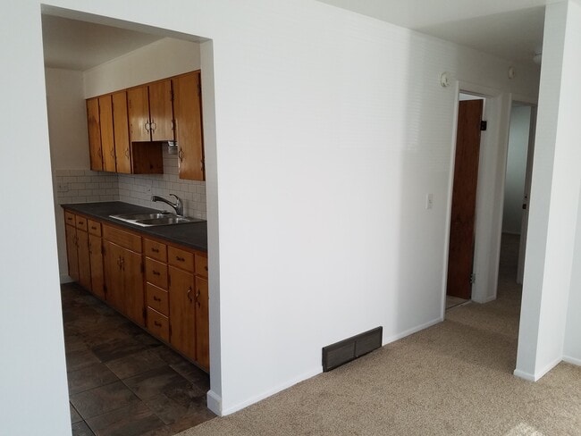 Building Photo - Triplex in Lafayette - 2 Bedroom 1 Bath End Unit