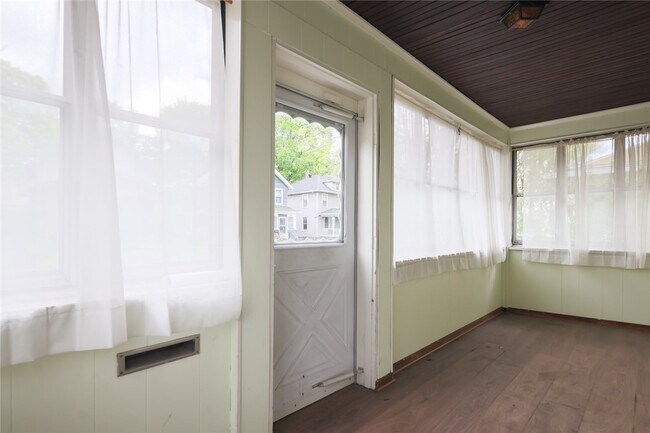 Foto del edificio - 70 Brentwood St
