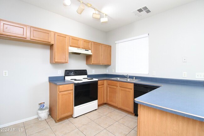 Foto del edificio - 1321 S 119th Dr