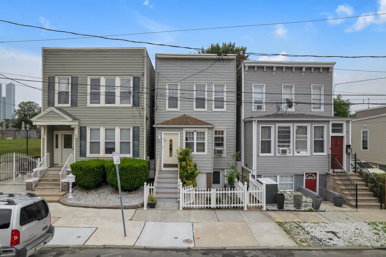 Foto principal - 470 Mallory Ave
