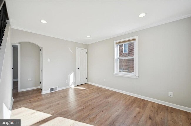 Foto del edificio - 421 Lawrence Rd