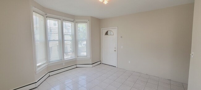 Building Photo - 35 Vandewater St