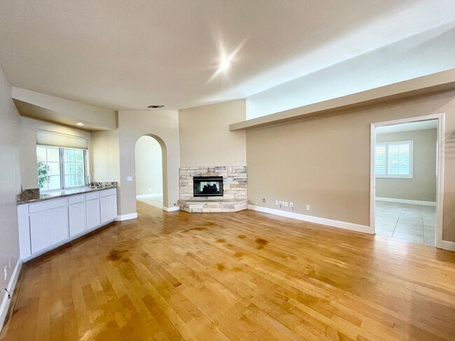 Foto del edificio - COMING SOON!!! GORGEOUS 3 Bedroom/2.5 Bathroom POOL Home Oasis Awaits in Regency Estates!!