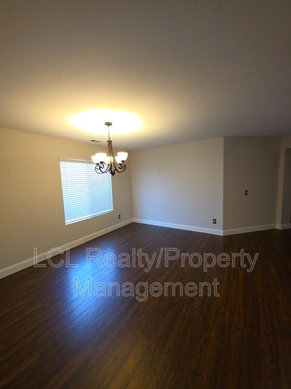 Foto del edificio - 25025 Clover Creek Ln