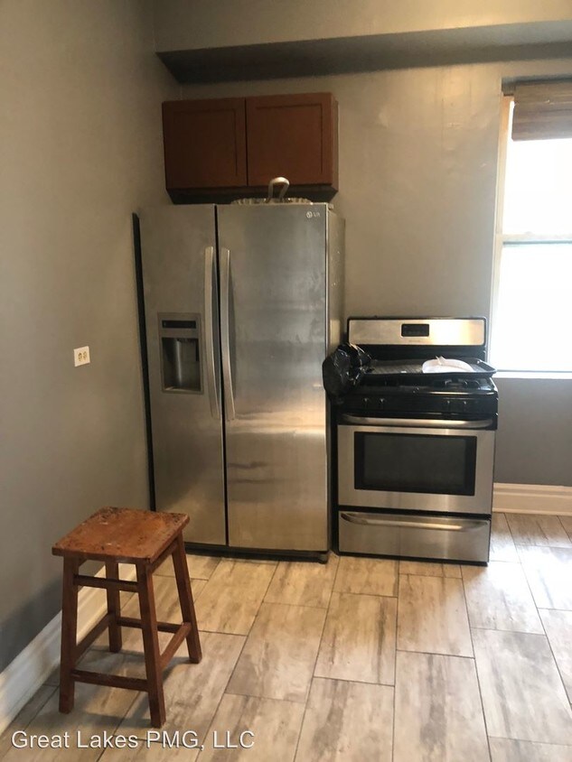 Foto principal - 4 br, 1 bath House - 6108 S Green St FL 2