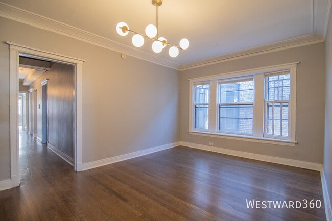 Building Photo - 844 W Lakeside Pl