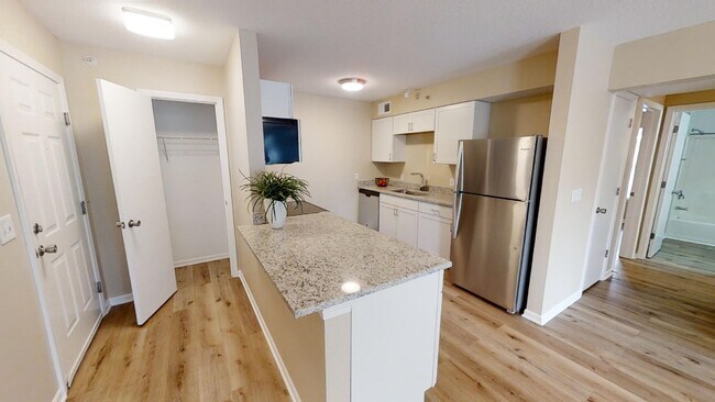 Foto del edificio - 1150 E 51st St