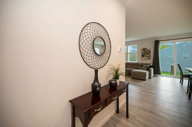 Foto del edificio - Spacious 3-Bedroom Rental in Sought-After ...