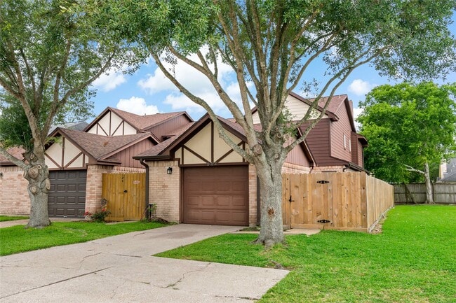 Building Photo - 542 Birdsong Dr